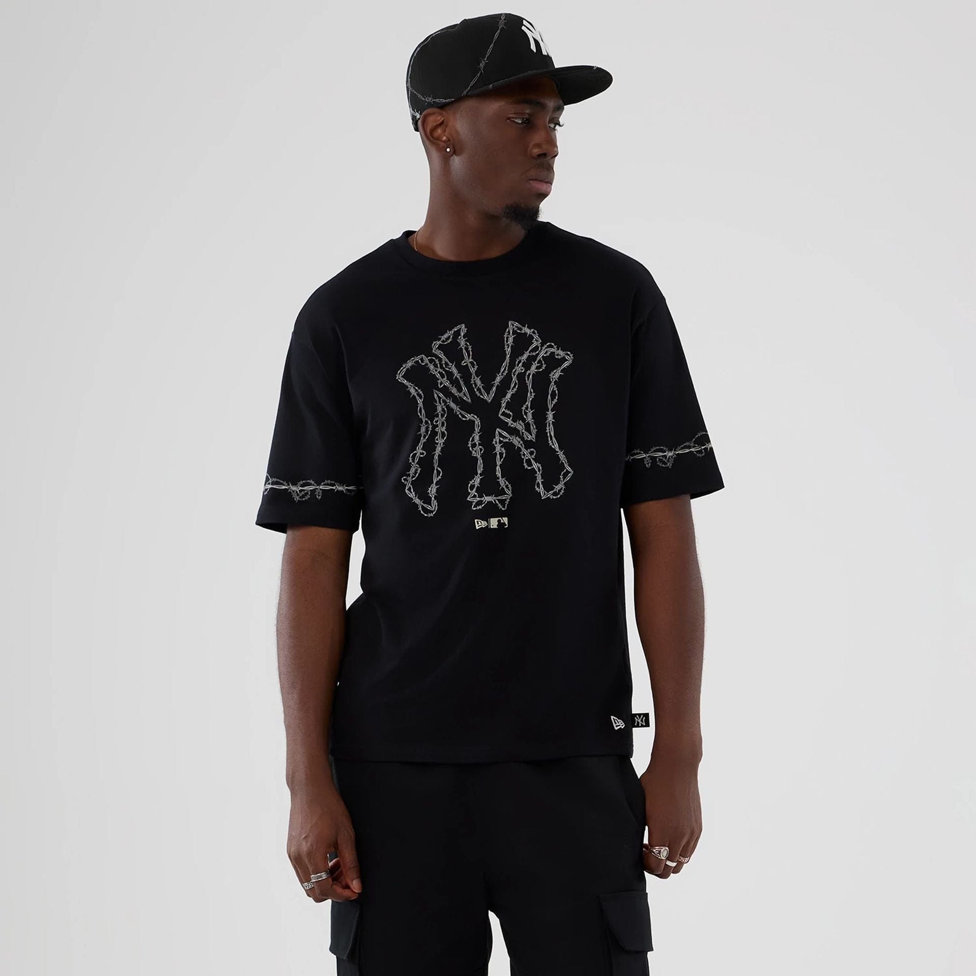 The Male model is wearing New York Yankees MLB Halloween Black Oversized T-Shirt  1