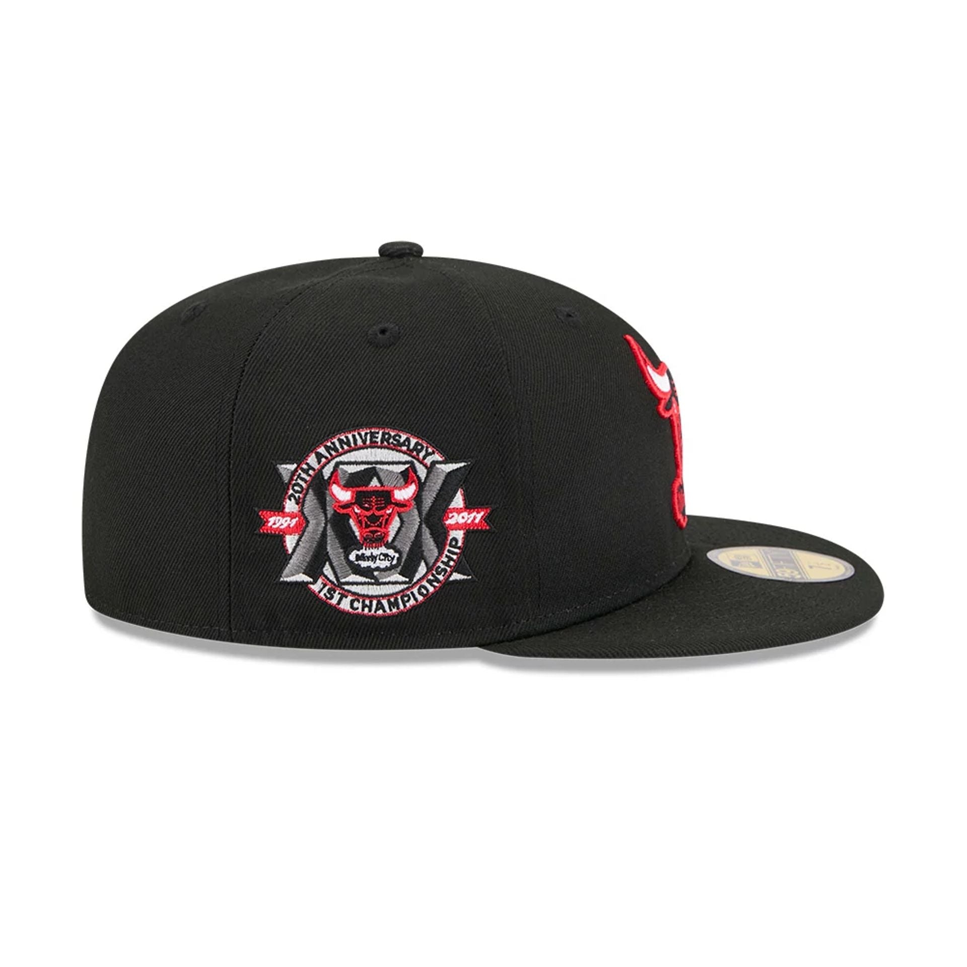 Pictured is this NBA Hardwood Classic Chicago Bulls 59FIFTY Fitted cap in black. 6