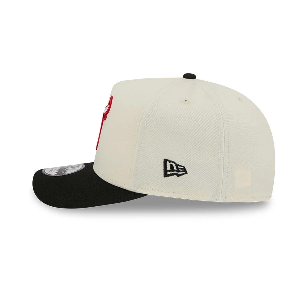 Pictured is this NBA Hardwood Classic Chicago Bulls 9FIFTY A-Frame Snapback cap in black. 5