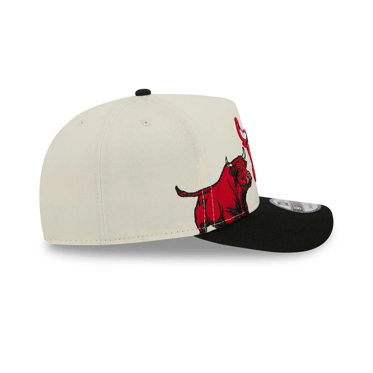 Pictured is this NBA Hardwood Classic Chicago Bulls 9FIFTY A-Frame Snapback cap in black. 6