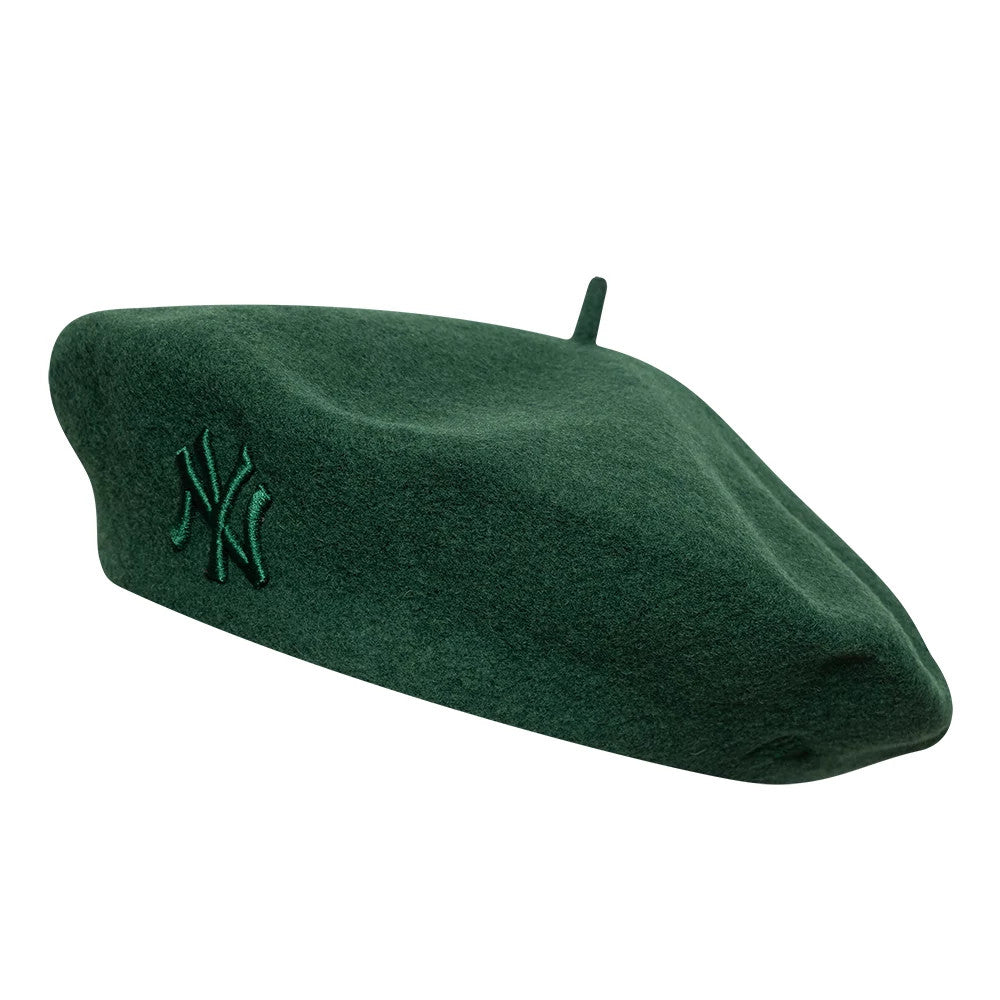 New Era New York Yankees Womens MLB Wool Dark Green Beret, side view showing the dark green NY logo embroidered on the front of the beret, crafted from wool with a soft texture and the classic beret stem at the top centre.