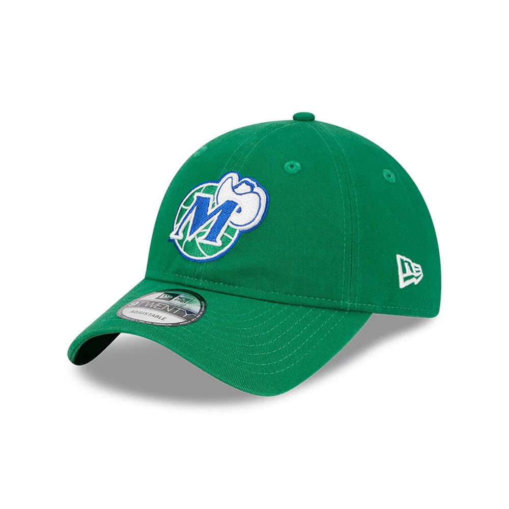 Dallas Mavericks NBA Classic Green New Era 9TWENTY Adjustable Cap, front view showing the team's logo in blue and white embroidery on the unstructured green crown, with a 9TWENTY size sticker on the curved visor.