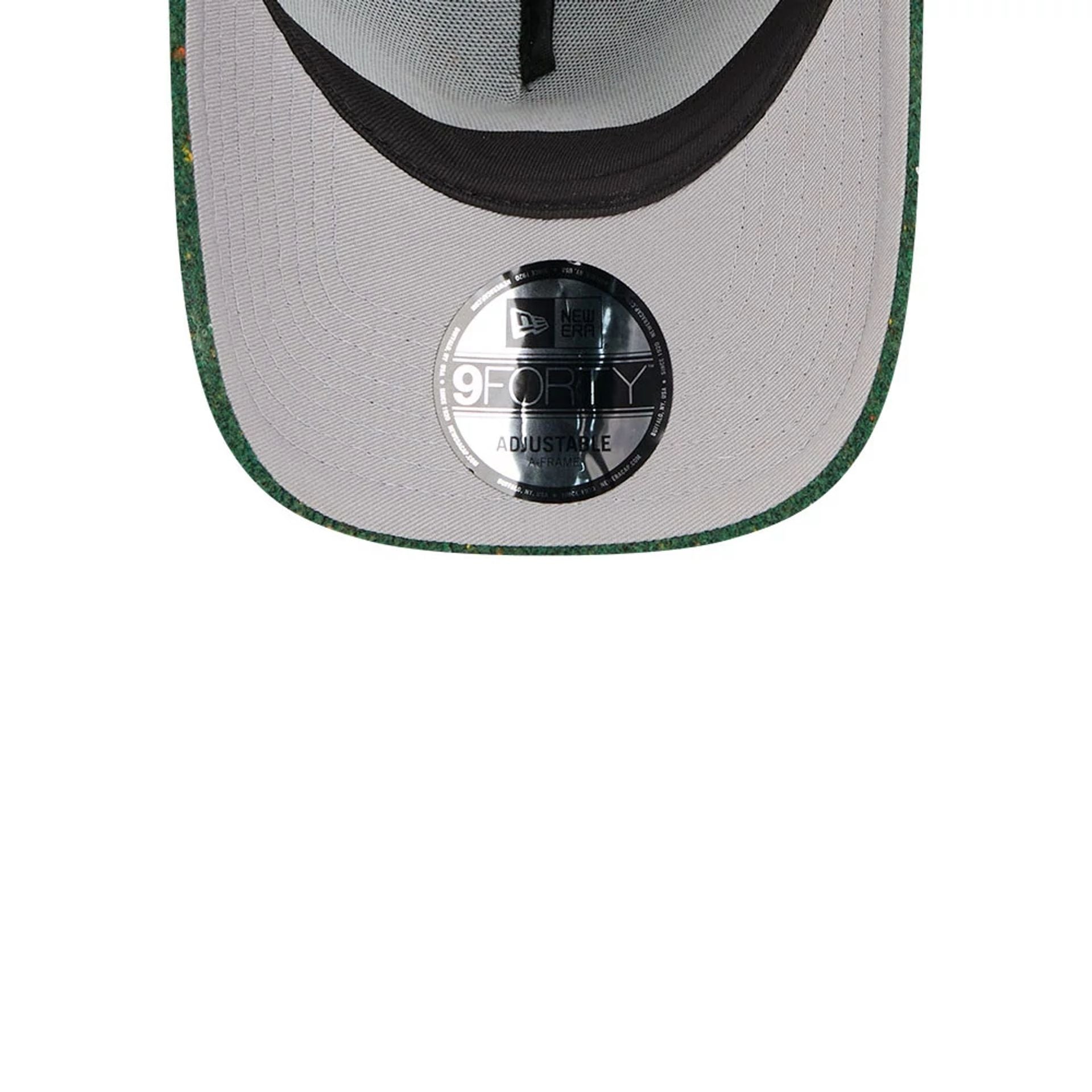 Pictured is this New Era Holiday Essentials 9FORTY A-Frame cap in dark green. 2