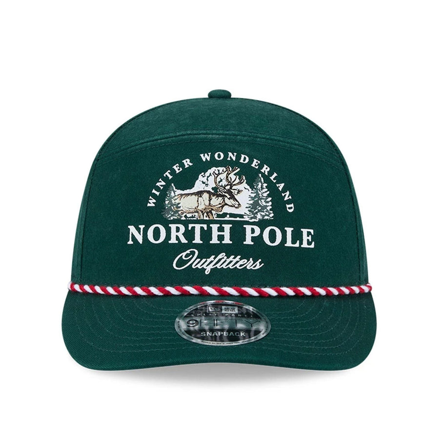 Pictured is this New Era Holiday Essentials 9FIFTY Split Panel Snapback cap in dark green. 3