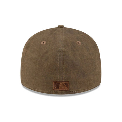Pictured is this MLB Utility Linen San Francisco Giants Retro Crown 59FIFTY Fitted cap in open brown. 7