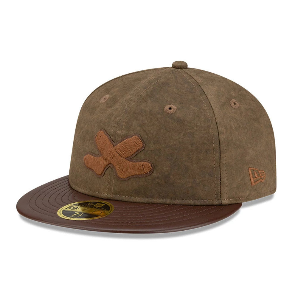 Pictured is this MLB Utility Linen Chicago White Sox Retro Crown 59FIFTY Fitted cap in open brown. 4