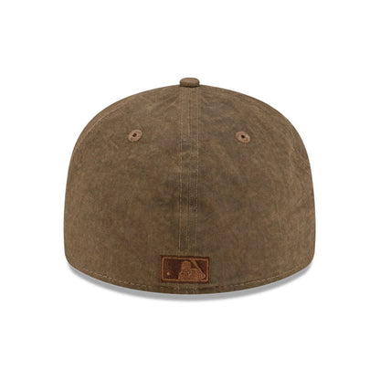 Pictured is this MLB Utility Linen Chicago White Sox Retro Crown 59FIFTY Fitted cap in open brown. 7