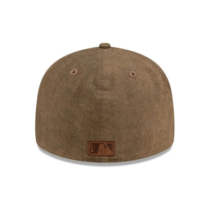 Pictured is this MLB Utility Linen Chicago Cubs Retro Crown 59FIFTY Fitted cap in open brown. 7