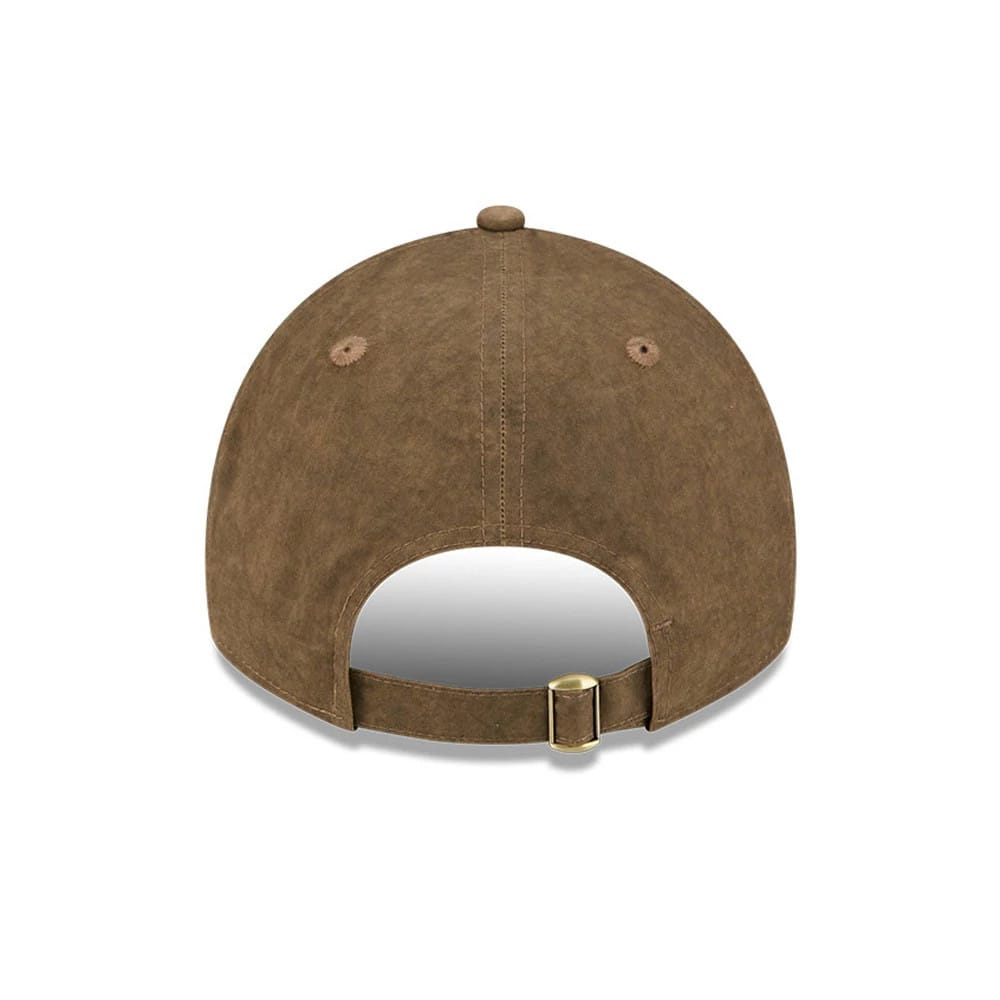 Pictured is this MLB Utility Linen Chicago White Sox 9TWENTY A-Frame cap in open brown. 6