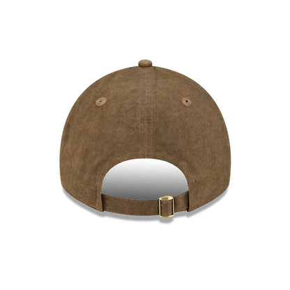 Pictured is this MLB Utility Linen Chicago White Sox 9TWENTY A-Frame cap in open brown. 6