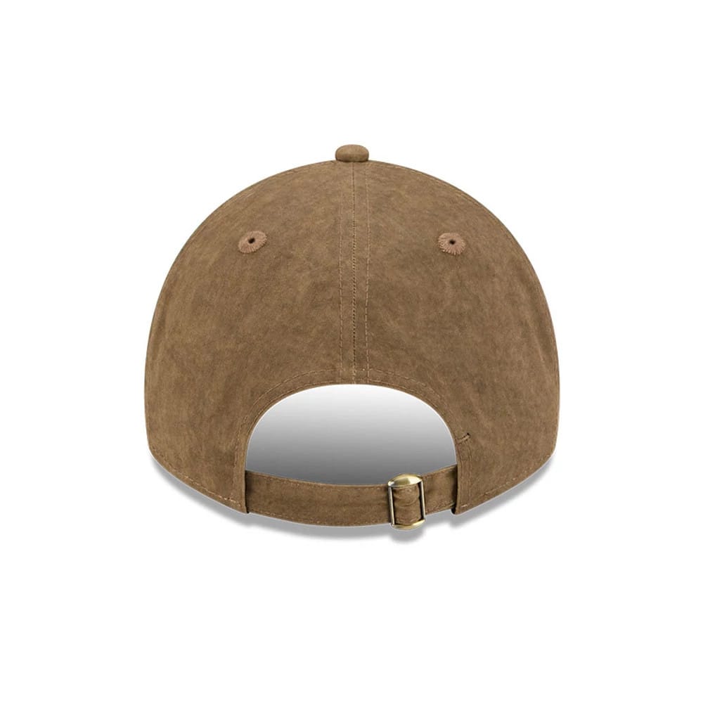 Pictured is this MLB Utility Linen New York Yankees 9TWENTY A-Frame cap in open brown. 6