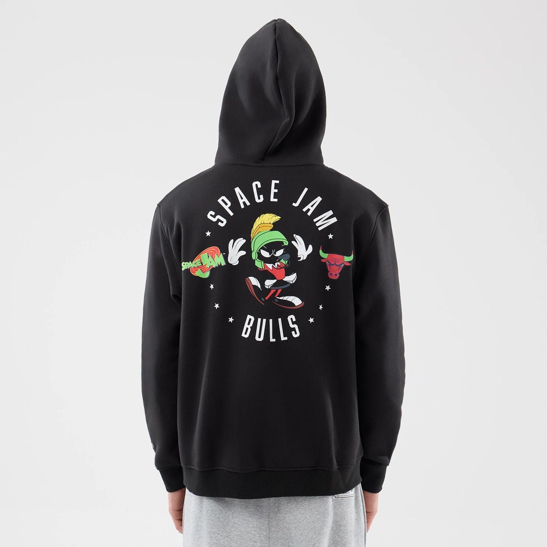 The model is wearing this Space Jam 2 X NBA Chicago Bulls Pullover Hoodie in black. 2