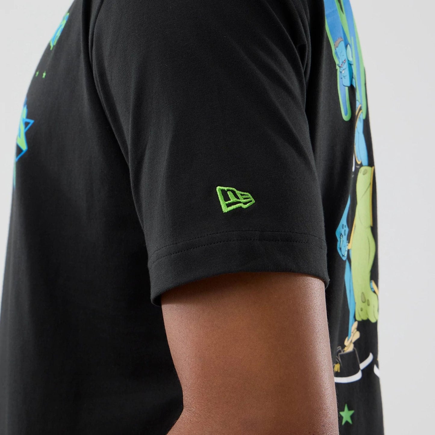 The model is wearing this Space Jam 2 X NBA New York Knicks T-Shirt in black. 6