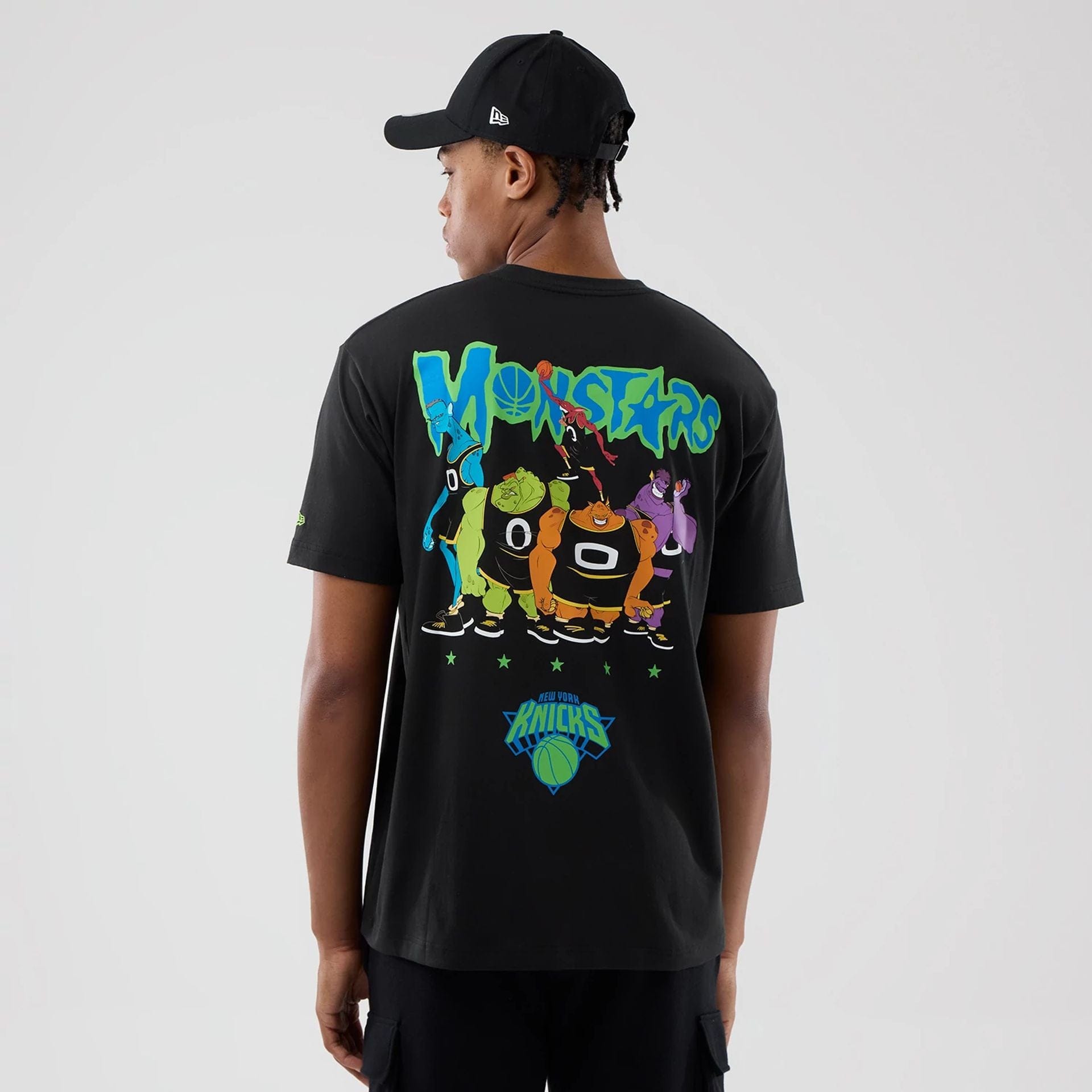 The model is wearing this Space Jam 2 X NBA New York Knicks T-Shirt in black. 2