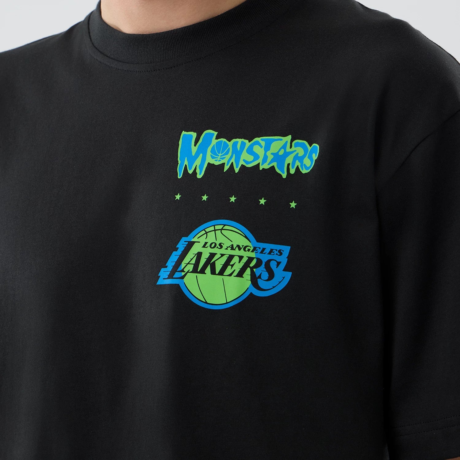 The model is wearing this Space Jam 2 X NBA LA Lakers T-Shirt in black. 3