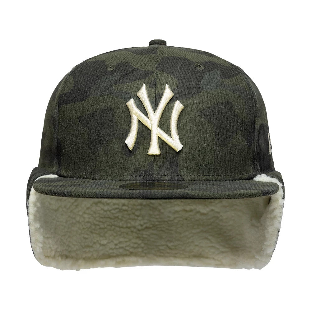 Pictured is this MLB Cord New York Yankees Downflap 59FIFTY Fitted cap in green. 6