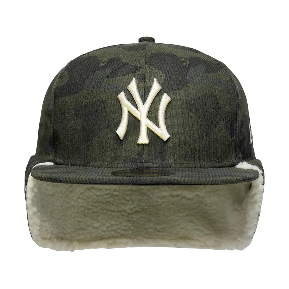 Pictured is this MLB Cord New York Yankees Downflap 59FIFTY Fitted cap in green. 6