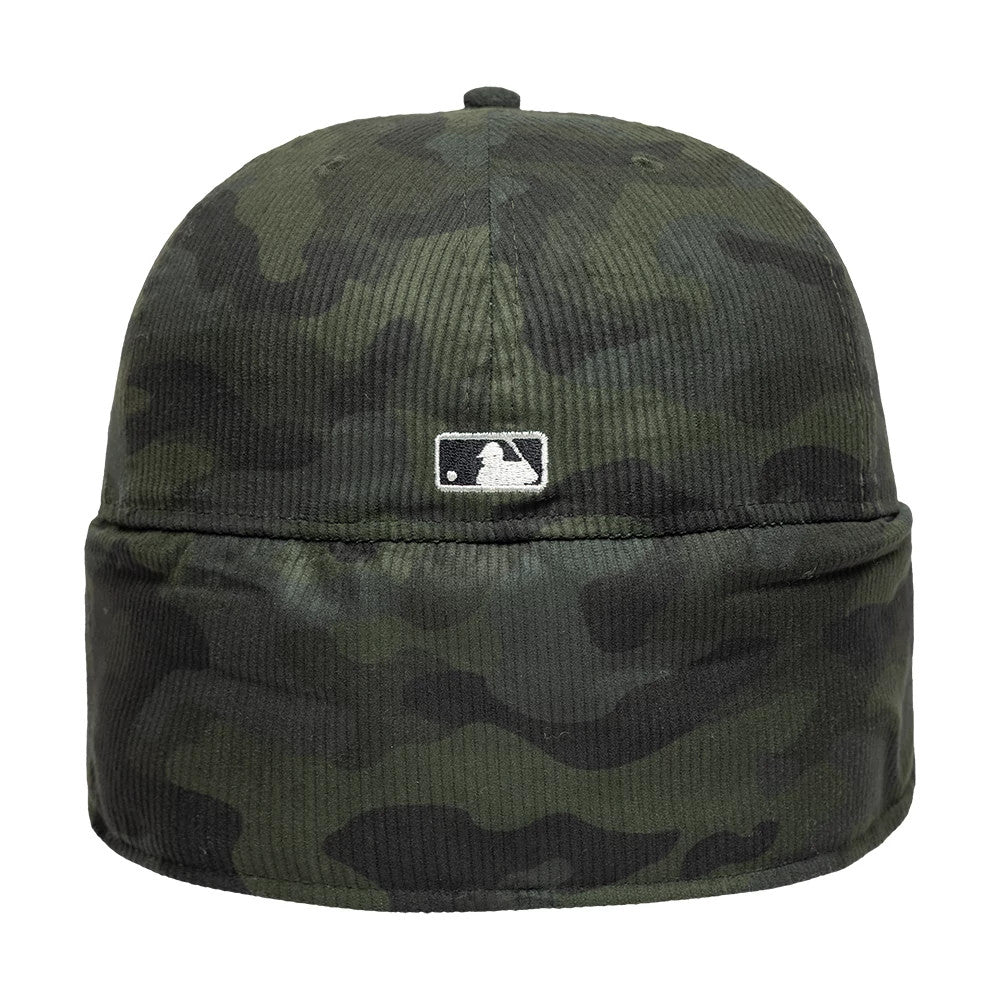 Pictured is this MLB Cord New York Yankees Downflap 59FIFTY Fitted cap in green. 8