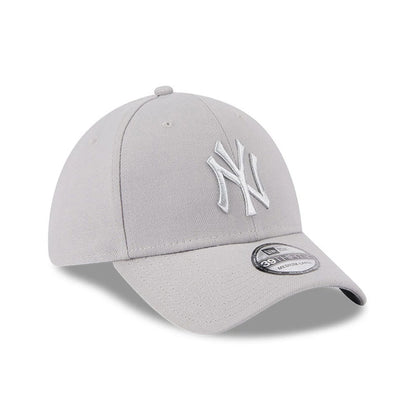 Pictured is this MLB Metallic New York Yankees 39THIRTY Stretch Fit cap in grey. 3
