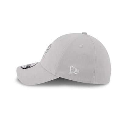 Pictured is this MLB Metallic New York Yankees 39THIRTY Stretch Fit cap in grey. 5