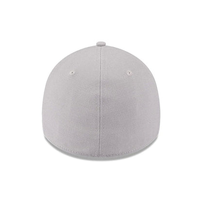 Pictured is this MLB Metallic New York Yankees 39THIRTY Stretch Fit cap in grey. 4
