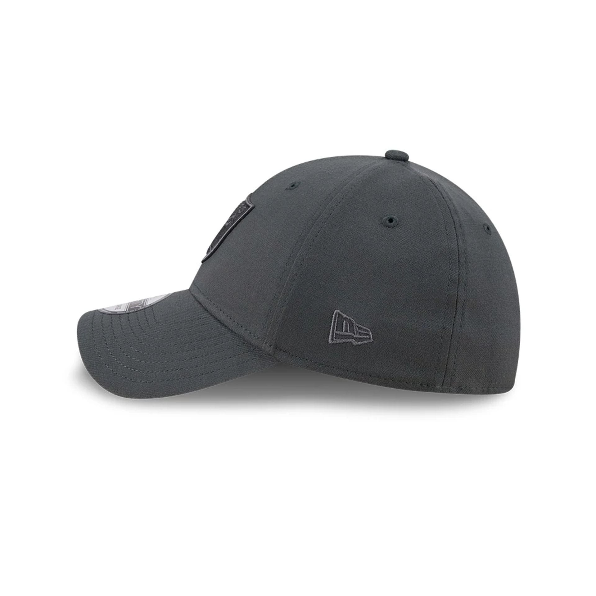 Pictured is this NFL Steel Las Vegas Raiders 39THIRTY Stretch Fit cap in charcoal. 4