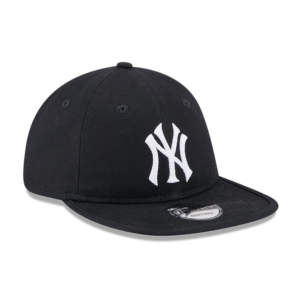 Pictured is this MLB Herringbone New York Yankees 9TWENTY cap in navy. 3
