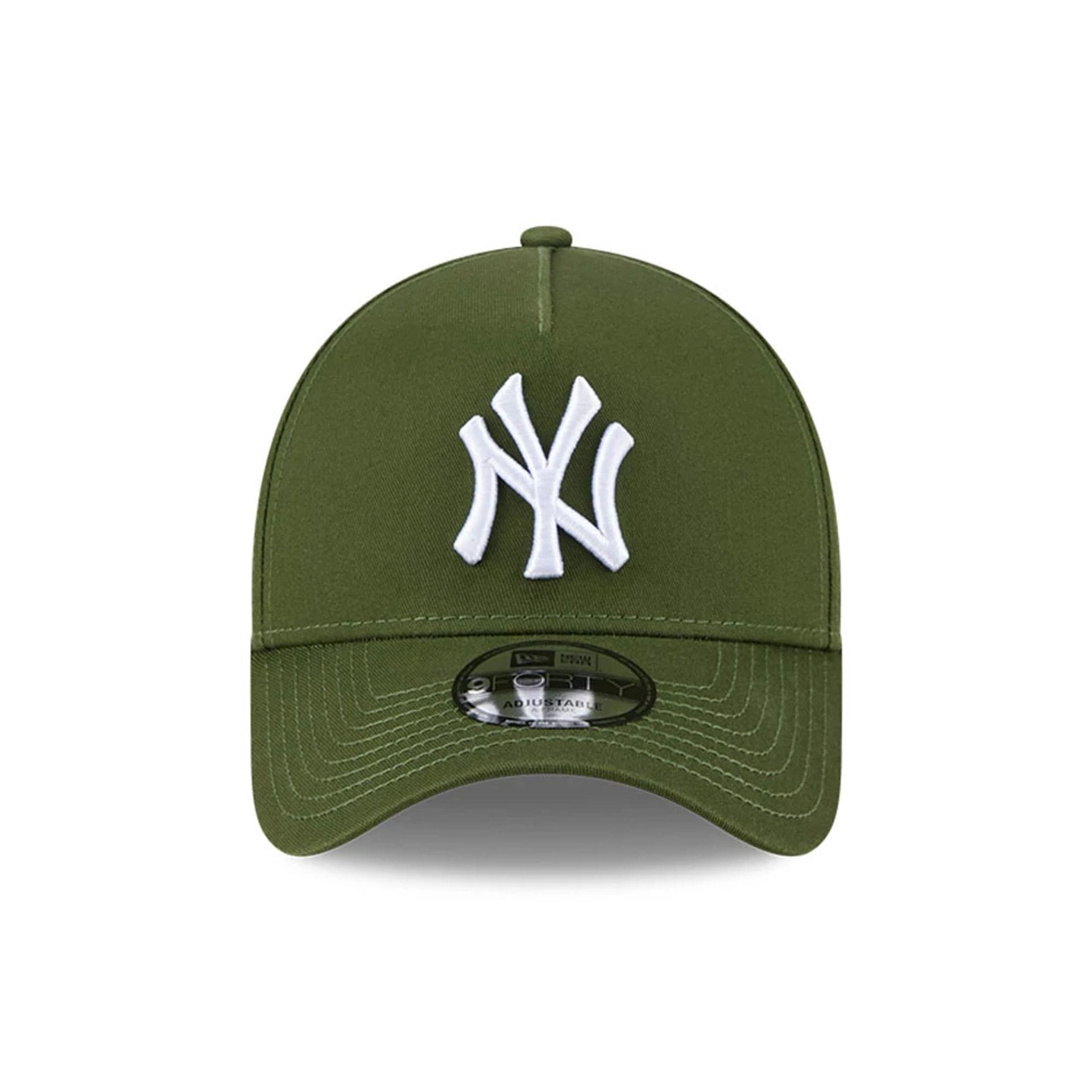 Pictured is this MLB Autumn Mix New York Yankees 9FORTY A-Frame cap in dark green. 3