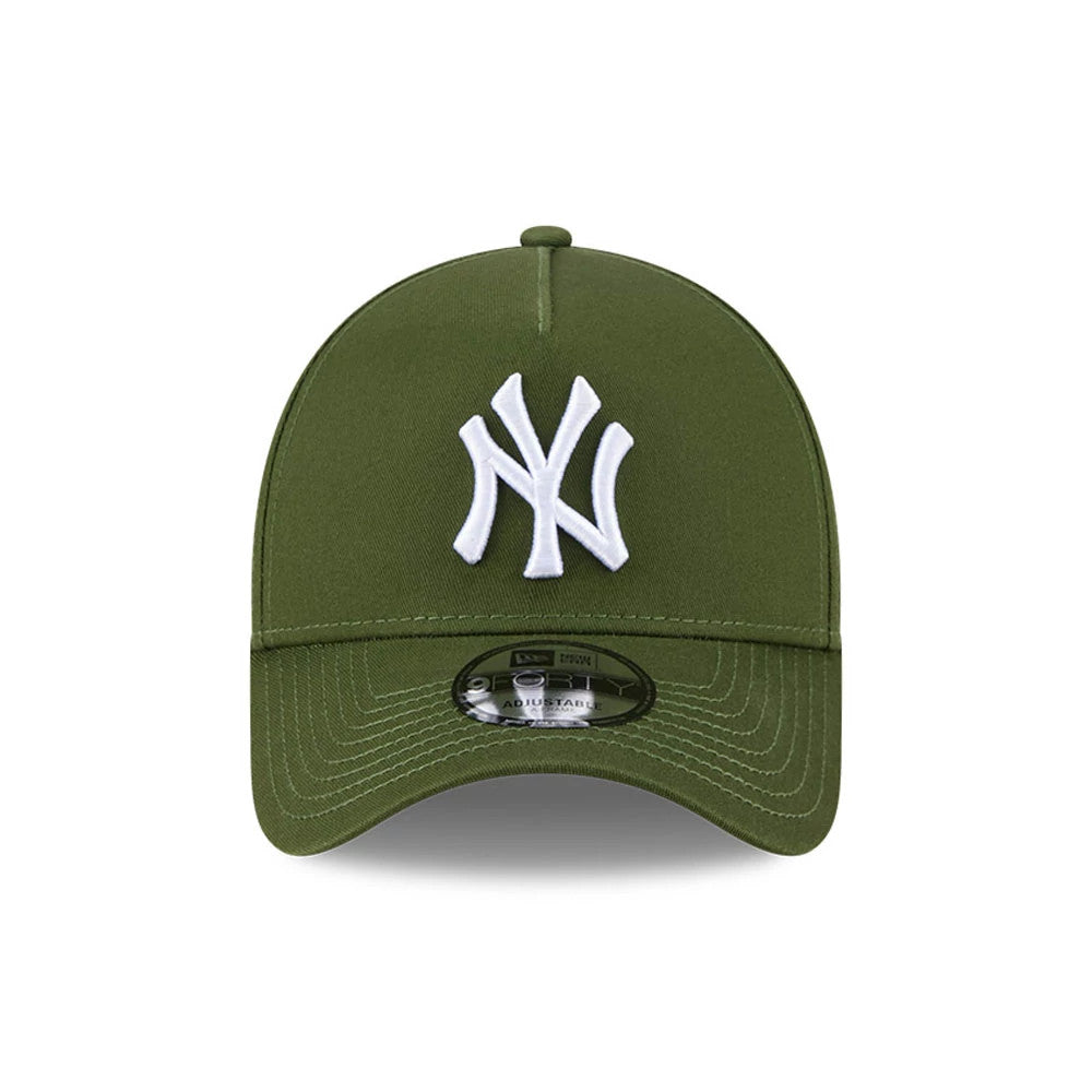 Pictured is this MLB Autumn Mix New York Yankees 9FORTY A-Frame cap in dark green. 3
