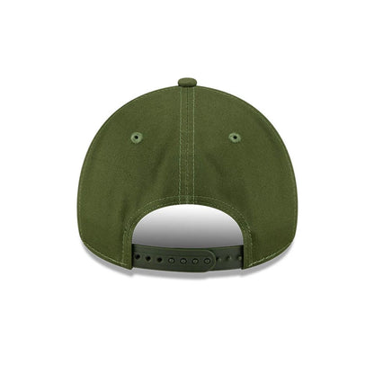 Pictured is this MLB Autumn Mix New York Yankees 9FORTY A-Frame cap in dark green. 7