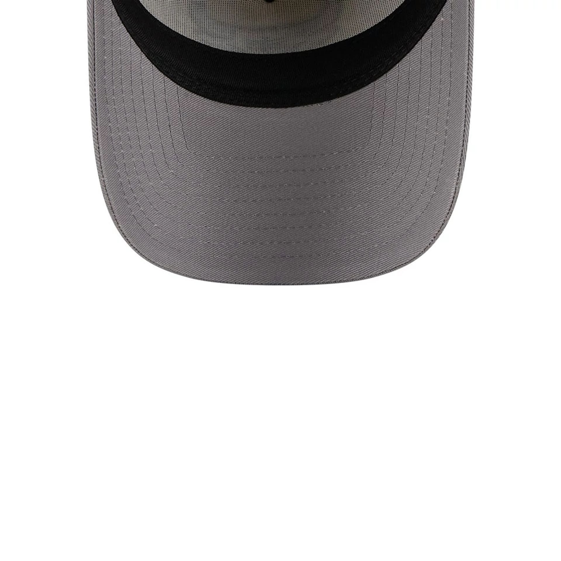 Pictured is this NBA Stone Storm Chicago Bulls 9FORTY A-Frame cap in light beige. 7
