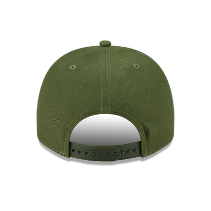 Pictured is this NBA Rifle Green Chicago Bulls 9FIFTY A-Frame Snapback cap in dark green. 7