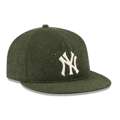 Pictured is this MLB Speckled Wool New York Yankees Retro Crown 9FIFTY cap in open green. 4