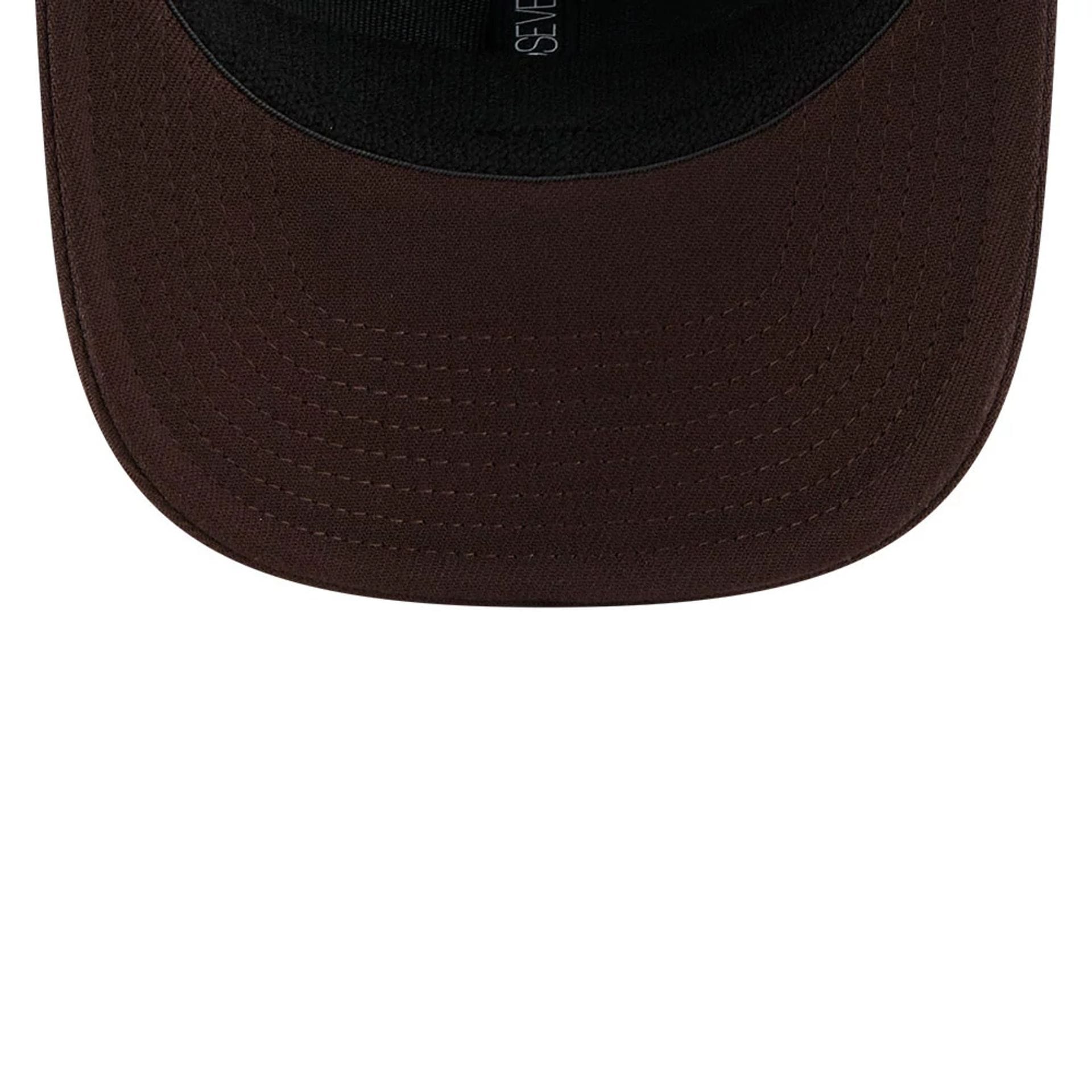 Pictured is this MLB New York Yankees 9SEVENTY Stretch Snap cap in dark brown. 7
