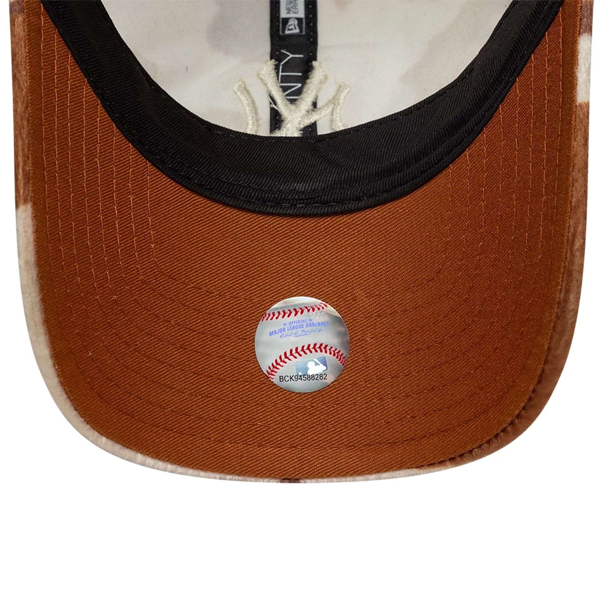 This is a New York Yankees Animal Print Brown 9TWENTY Adjustable Cap 7