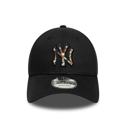 This is a New York Yankees Animal Print Black 9FORTY Adjustable Cap 2