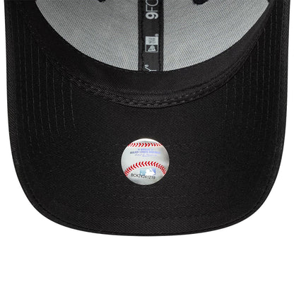 This is a New York Yankees Animal Print Black 9FORTY Adjustable Cap 7