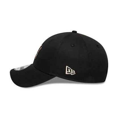 This is a New York Yankees Animal Print Black 9FORTY Adjustable Cap 4