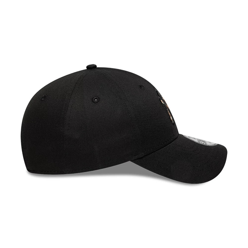 This is a New York Yankees Animal Print Black 9FORTY Adjustable Cap 5