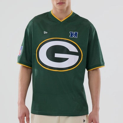 The model is wearing this NFL Mesh Green Bay Packers Oversized T-Shirt in dark green. 5