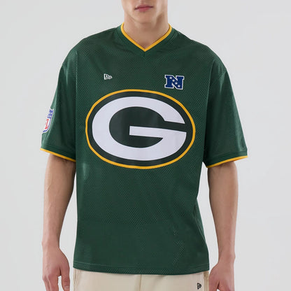 The model is wearing this NFL Mesh Green Bay Packers Oversized T-Shirt in dark green. 5