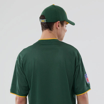 The model is wearing this NFL Mesh Green Bay Packers Oversized T-Shirt in dark green. 7
