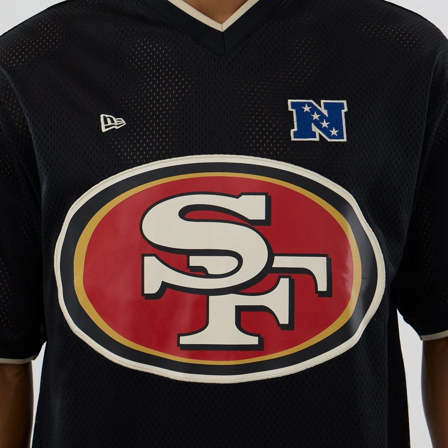 The model is wearing this NFL Mesh San Francisco 49ers Oversized T-Shirt in black. 5
