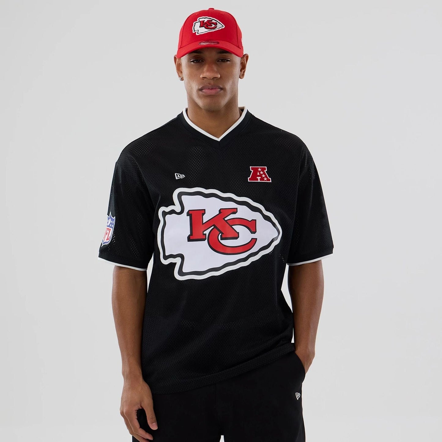 The model is wearing this NFL Mesh Kansas City Chiefs Oversized T-Shirt in black. 1