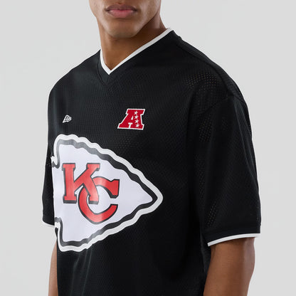 The model is wearing this NFL Mesh Kansas City Chiefs Oversized T-Shirt in black. 6