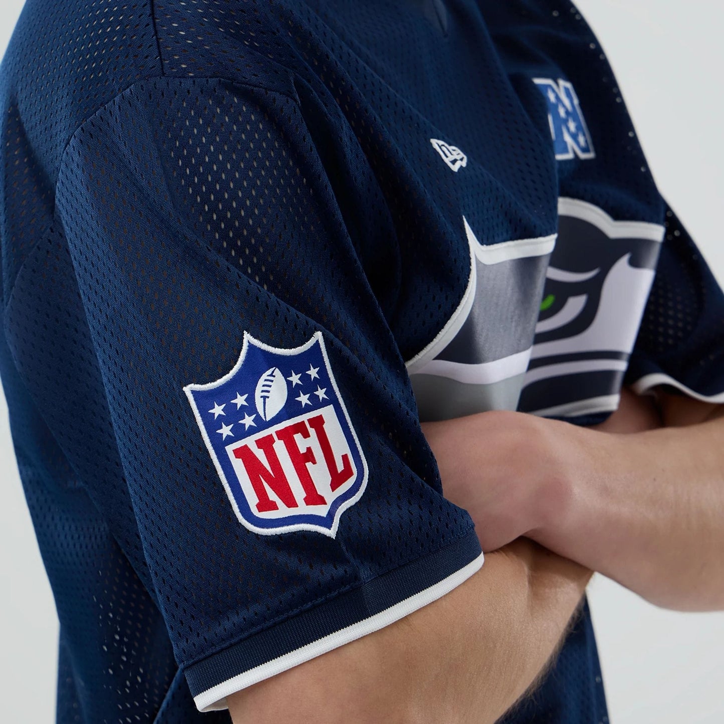 The model is wearing this NFL Mesh Seattle Seahawks Oversized T-Shirt in Navy. 3