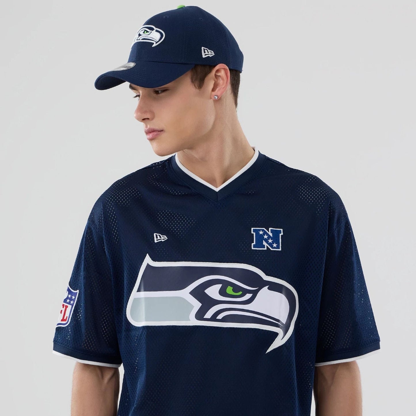 The model is wearing this NFL Mesh Seattle Seahawks Oversized T-Shirt in Navy. 6