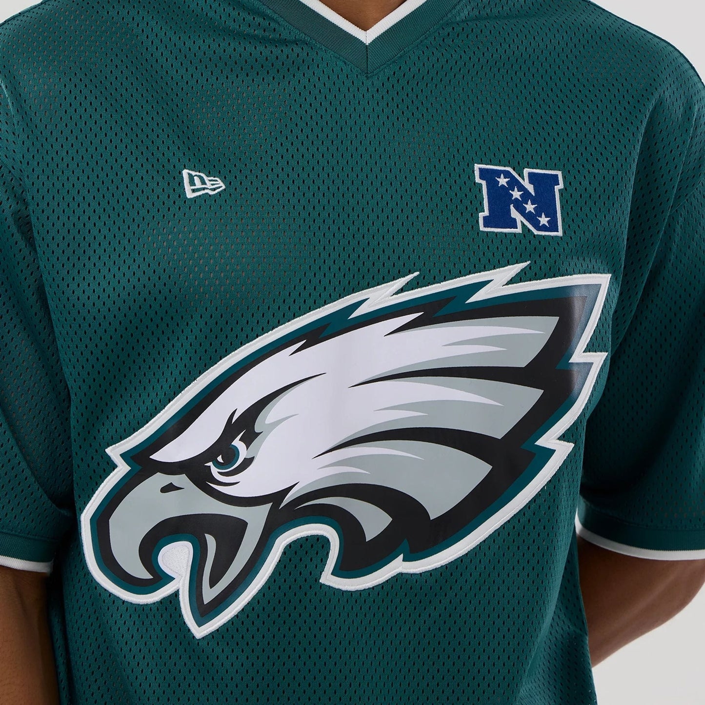 The model is wearing this NFL Mesh Philadelphia Eagles Oversized T-Shirt in dark green. 4