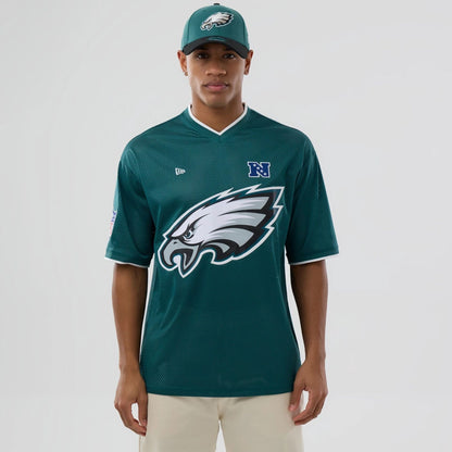 The model is wearing this NFL Mesh Philadelphia Eagles Oversized T-Shirt in dark green. 1