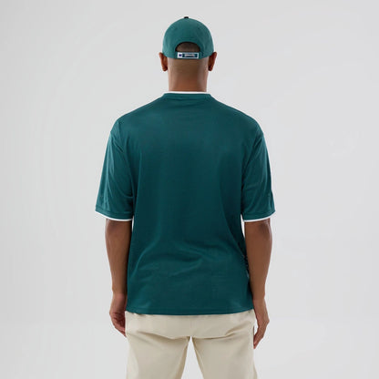 The model is wearing this NFL Mesh Philadelphia Eagles Oversized T-Shirt in dark green. 2
